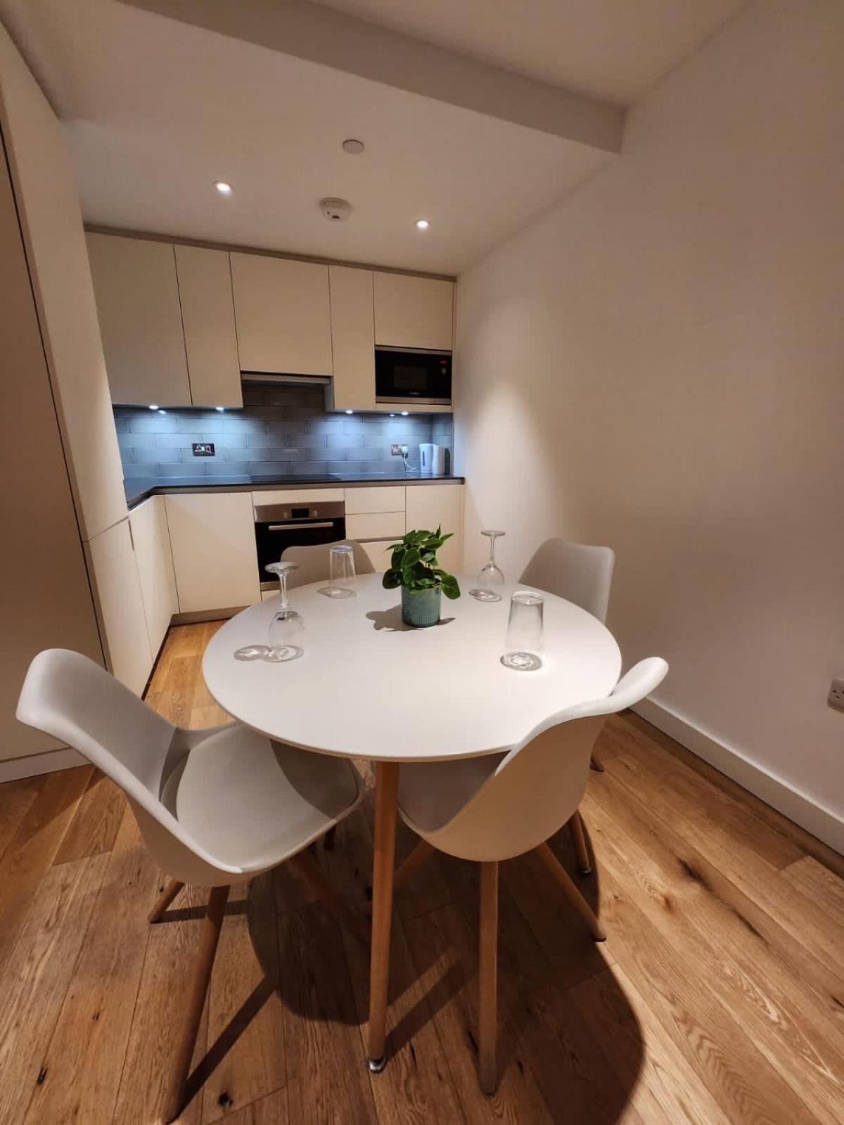 Kaf Luxury Apartment 런던 외부 사진