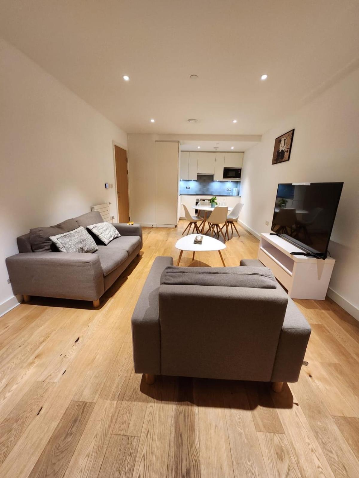 Kaf Luxury Apartment 런던 외부 사진